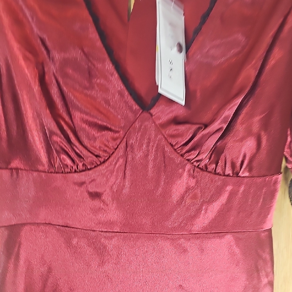 Elegant Burgundy Satin Dress with Black Lace by Abrand - Picture 6 of 12